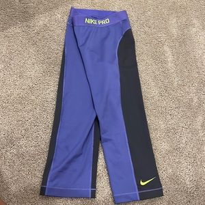 Women’s Nike Pro Dri-Fit 3/4 Length Compression Leggings - Medium